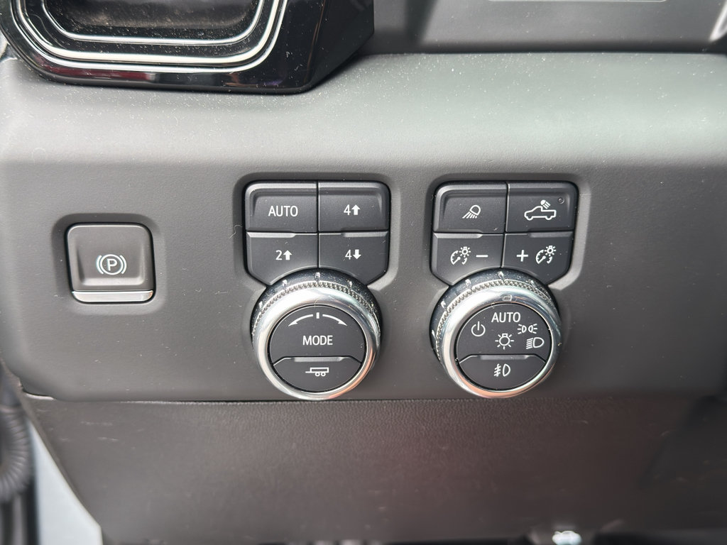 Used 2024 GMC Sierra 1500 AT4 w/ AT4 Premium Package AWD/4WD image 11
