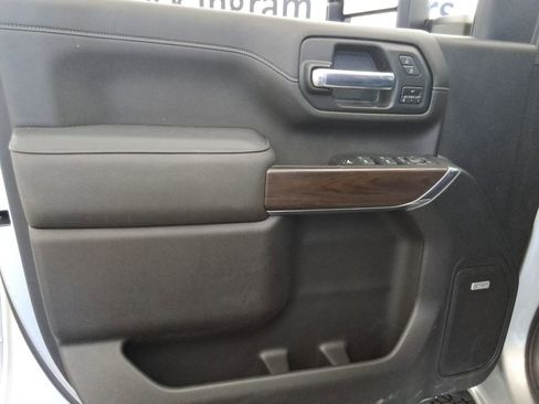 Used 2022 GMC Sierra 2500 SLT w/ SLT Premium Package image 17