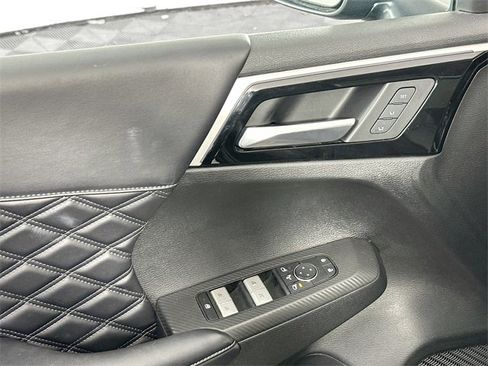 Used 2024 Mitsubishi Outlander SEL image 25