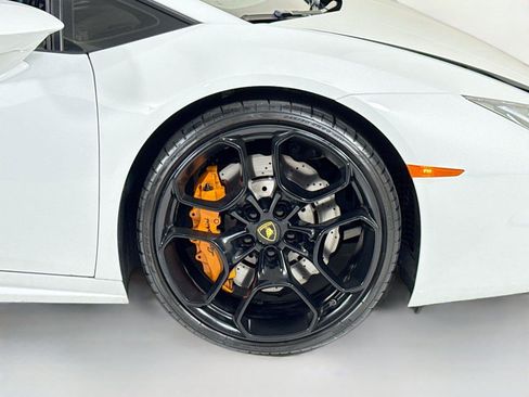 Used 2018 Lamborghini Huracan LP 580-2 RWD image 36