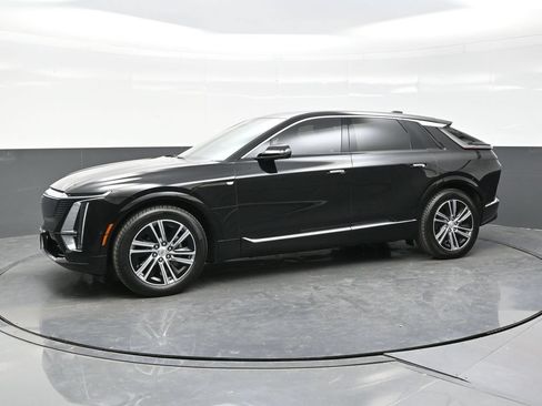 Certified 2024 Cadillac Lyriq Luxury AWD/4WD image 3