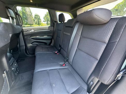 Used 2018 Jeep Grand Cherokee Laredo AWD/4WD image 17