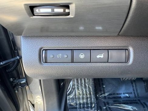 Used 2023 Nissan Pathfinder SL w/ SL Premium Package AWD/4WD image 16
