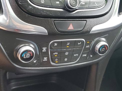 Used 2019 Chevrolet Equinox LT FWD image 28