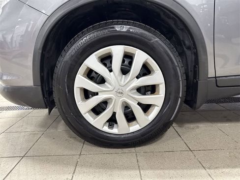 Used 2018 Nissan Rogue S image 10