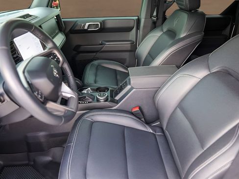Used 2025 Ford Bronco Badlands w/ Sasquatch Package AWD/4WD image 9