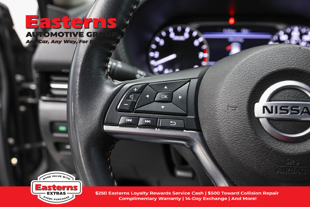 Used 2023 Nissan Sentra SR w/ Midnight Edition Package FWD image 16