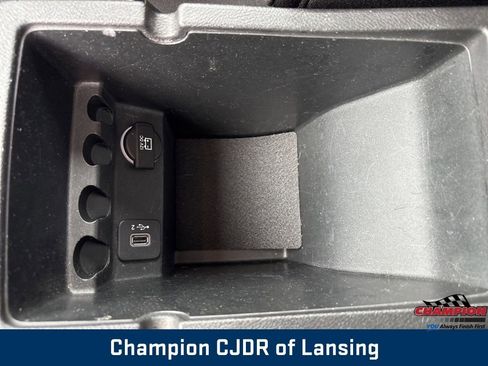 Used 2019 Jeep Cherokee Latitude w/ Cold Weather Group image 31