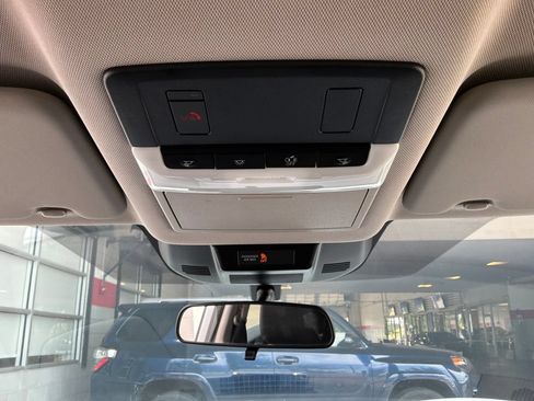 Used 2025 Nissan Rogue SV AWD/4WD image 15