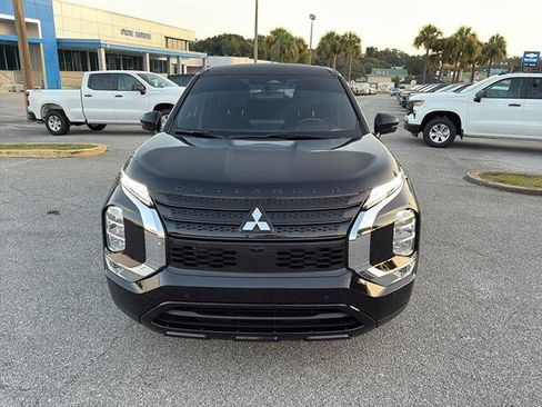 Used 2024 Mitsubishi Outlander SE image 2