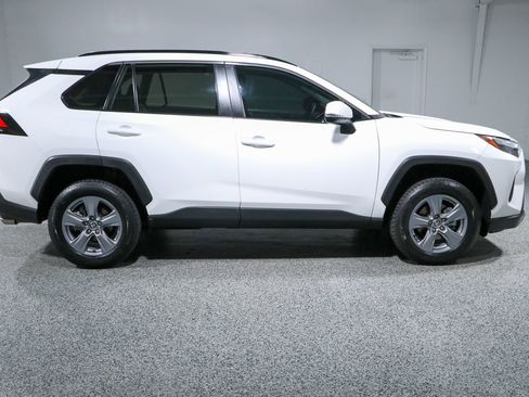 Used 2022 Toyota RAV4 XLE FWD image 6