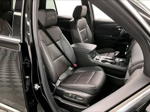 Used 2023 Chevrolet Traverse High Country FWD image 8