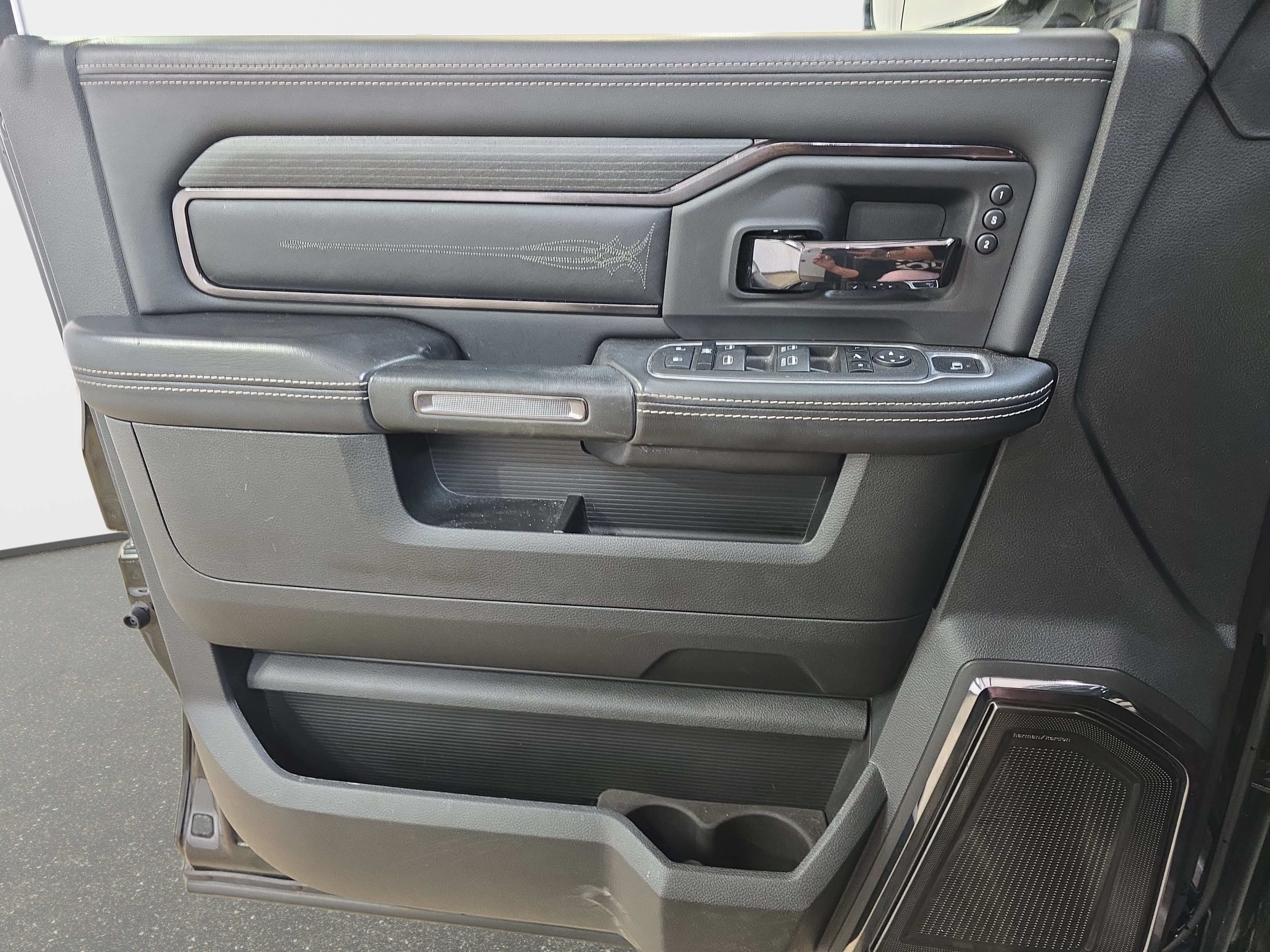 Used 2022 RAM 2500 Limited AWD/4WD image 24