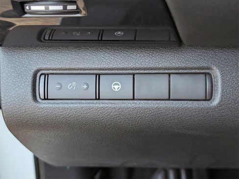 Certified 2024 Nissan Pathfinder SV image 25