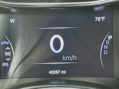 Used 2019 Jeep Grand Cherokee Laredo w/ 18" Wheel & 8.4" Radio Group AWD/4WD image 15
