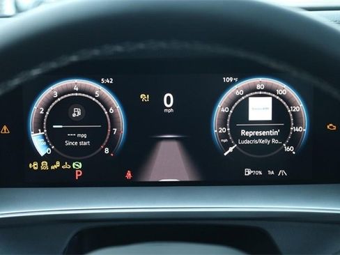 New 2025 Volkswagen Tiguan SE image 11