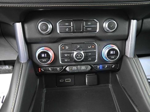 Used 2023 GMC Yukon SLT image 9