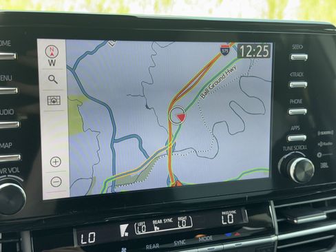 Used 2024 Toyota Sienna XSE image 31