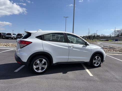 Used 2021 Honda HR-V LX image 8