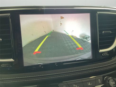 Used 2023 Chrysler Pacifica Limited FWD image 17