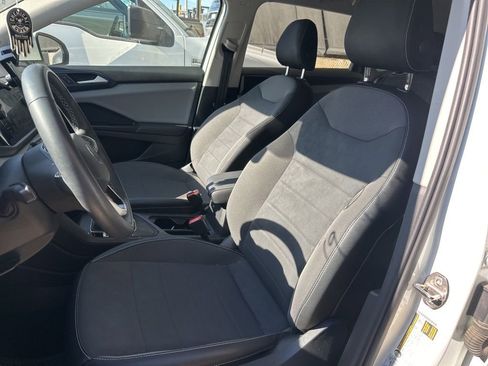 Used 2022 Volkswagen Taos SE image 9