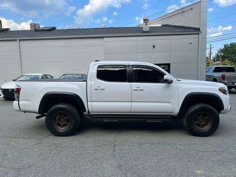 Used 2022 Toyota Tacoma TRD Sport AWD/4WD image 3
