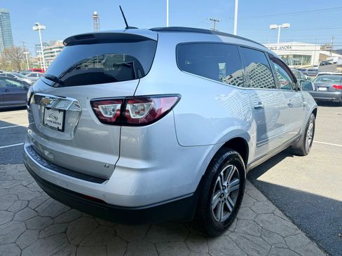 Used 2017 Chevrolet Traverse LT AWD/4WD image 7
