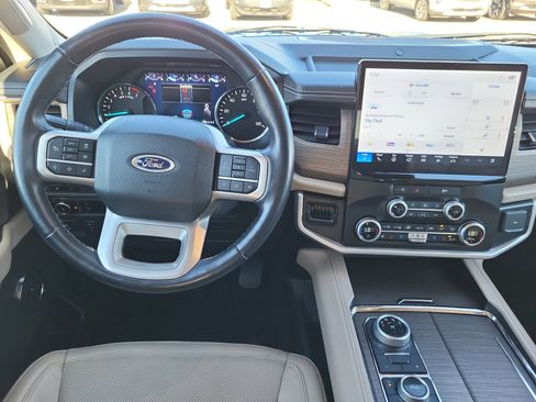 Used 2024 Ford Expedition Limited image 9