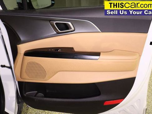 Used 2024 Kia Carnival LX image 31