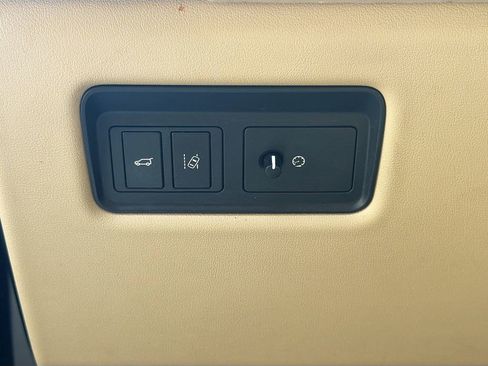 Used 2016 Land Rover Range Rover HSE image 10