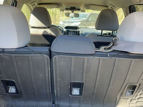 Used 2018 Subaru Crosstrek 2.0i Premium w/ Eyesight System image 7