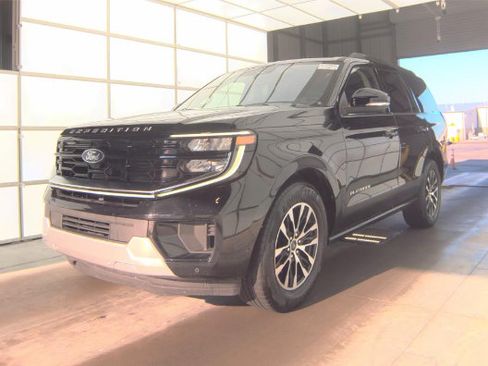 Used 2025 Ford Expedition Platinum AWD/4WD image 3