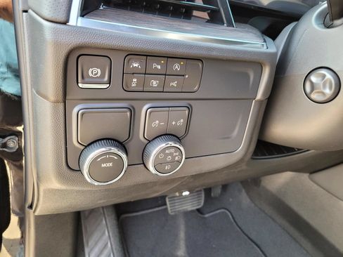 New 2026 Chevrolet Suburban Premier RWD image 18