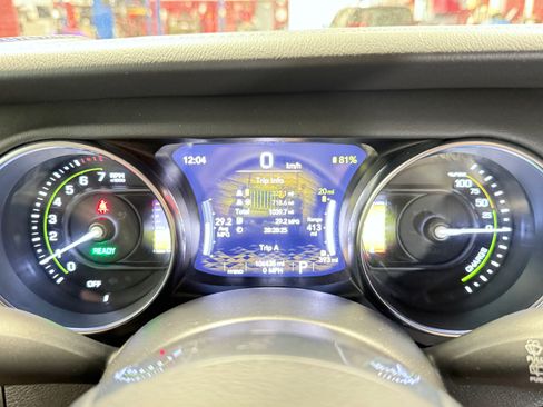 Used 2022 Jeep Wrangler Unlimited Sahara w/ Cold Weather Group AWD/4WD image 25