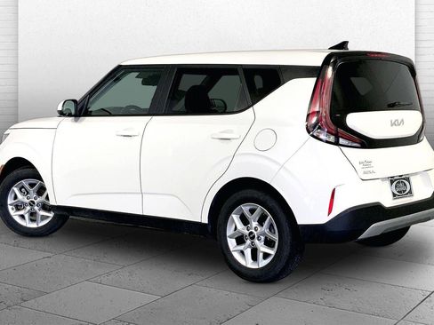 Certified 2025 Kia Soul LX image 11