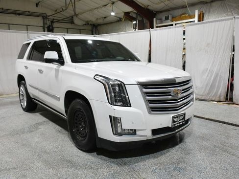 Used 2016 Cadillac Escalade Platinum AWD/4WD image 3