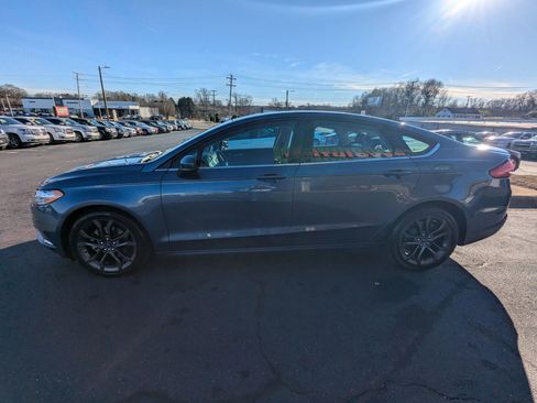 Used 2018 Ford Fusion SE w/ Equipment Group 201A image 4