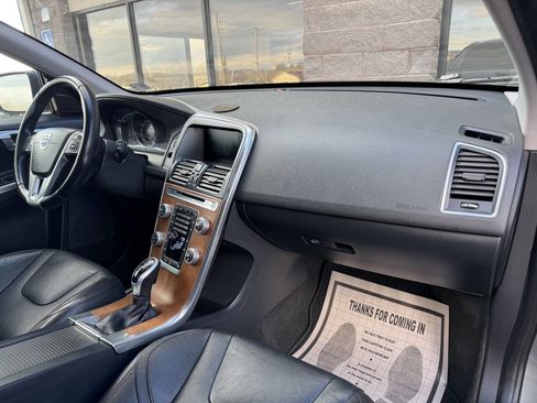 Used 2017 Volvo XC60 T5 Inscription image 12