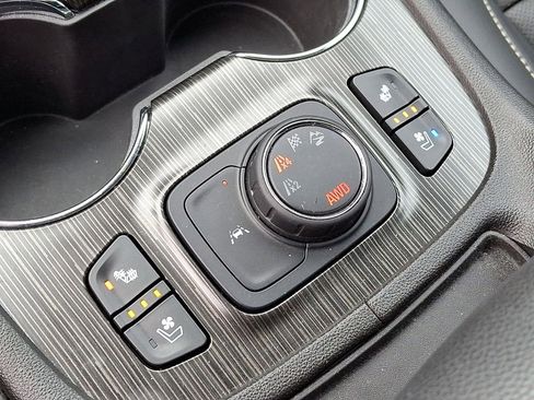 Certified 2023 GMC Acadia SLT w/ Preferred Package image 35