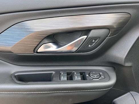 Used 2024 GMC Terrain SLE image 18