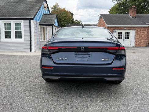 Used 2023 Honda Accord EX image 7