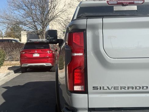 Used 2024 Chevrolet Silverado 2500 ZR2 w/ Technology Package image 34