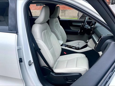 Certified 2026 Volvo XC40 B5 Plus AWD/4WD image 10