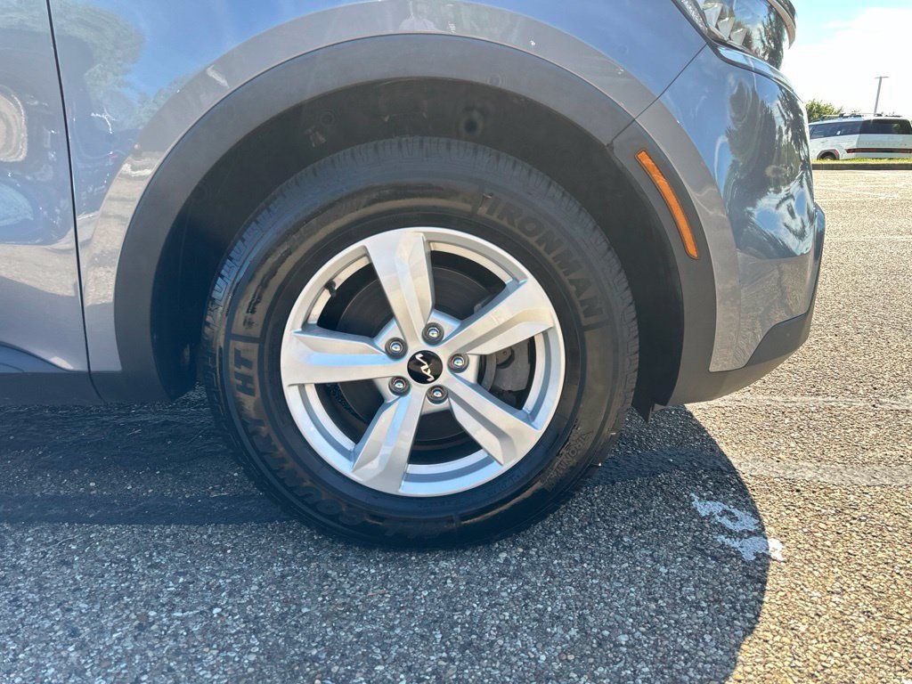 Used 2022 Kia Sorento LX FWD image 16