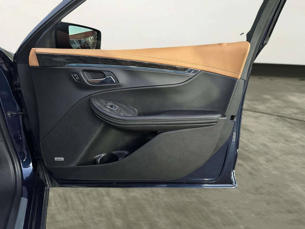 Used 2015 Chevrolet Impala LTZ FWD image 23