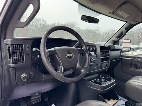 Used 2016 Chevrolet Express 2500 image 14