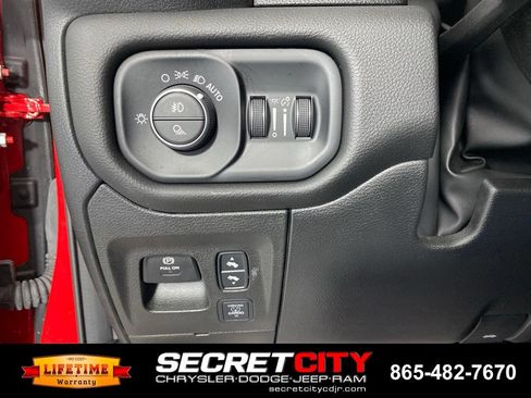 Used 2025 RAM 1500 Big Horn AWD/4WD image 13