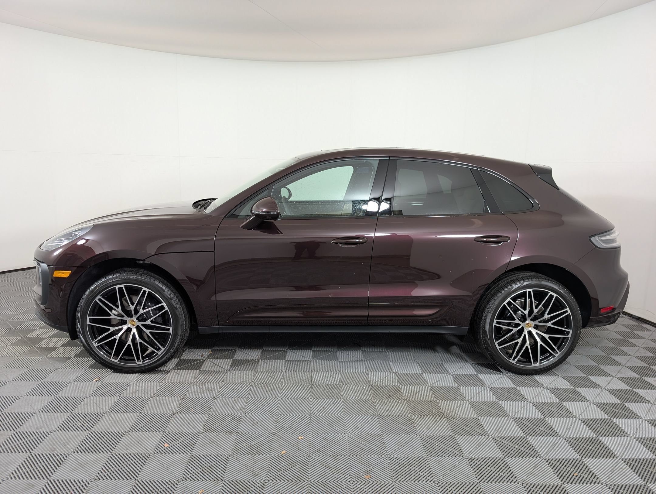 Certified 2026 Porsche Macan AWD/4WD image 2