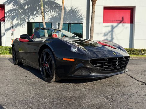 Used 2016 Ferrari California T RWD image 4