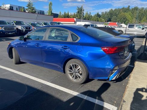 Used 2023 Kia Forte LXS w/ LXS Technology Package FWD image 5